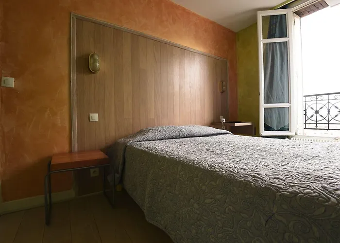 Adonis Sacre Coeur Roma París