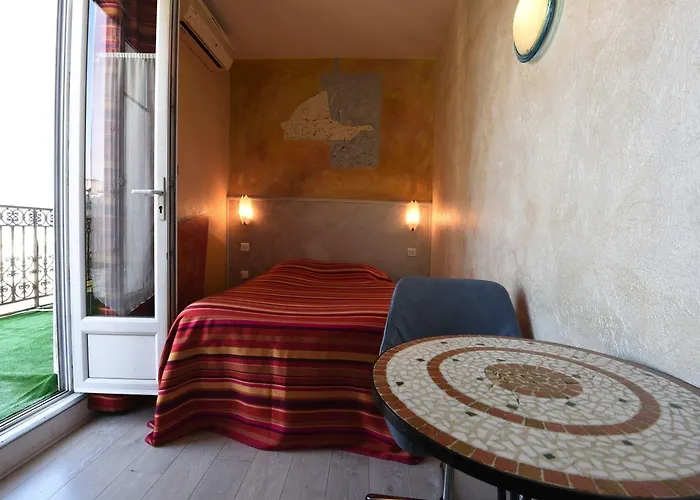 Adonis Sacre Coeur Roma 2* París