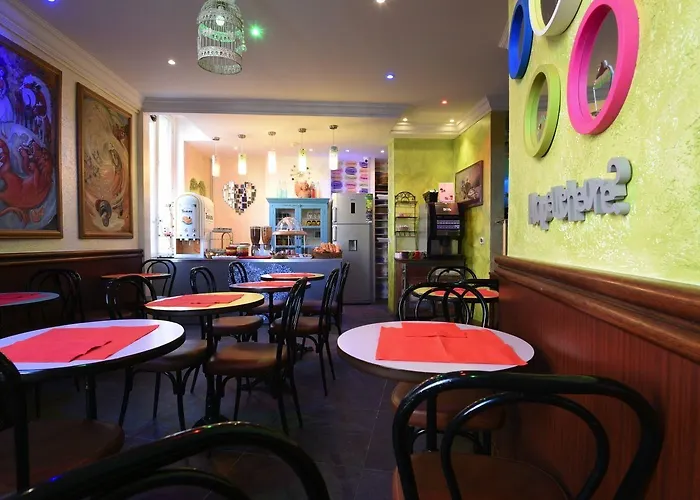 Adonis Sacre Coeur Roma 2* París