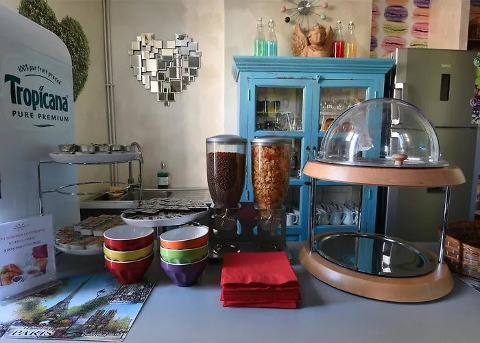 Adonis Sacre Coeur Roma 2* París