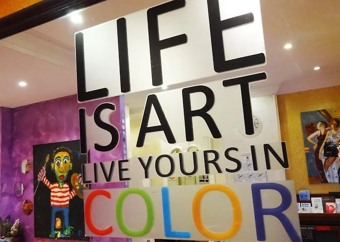 Adonis Sacre Coeur Roma 2* パリ