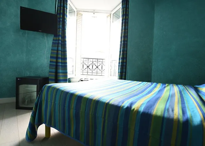 Adonis Sacre Coeur Roma 2* パリ